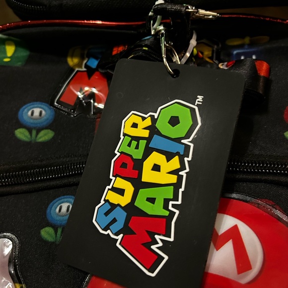 Super Mario Backpack 4pc set - backpack 17”, lunch bag, gadget case & lanyard - Picture 5 of 9